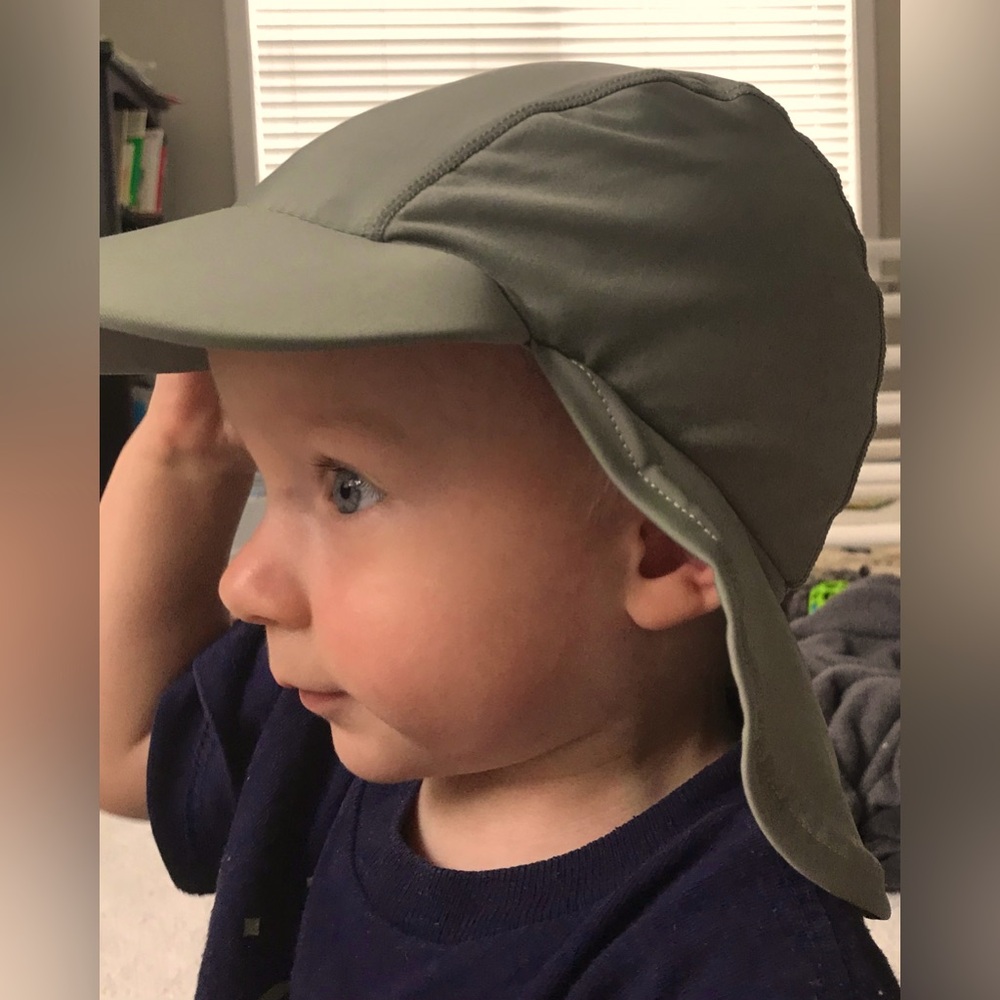 H&M UPF 50+ swim material stretch hat for 18-24 months 2T like new, no flaws